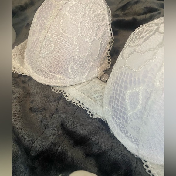 La  Vien En Rose, white push-up magnetic front bra, 34 C brand new! - Picture 2 of 6